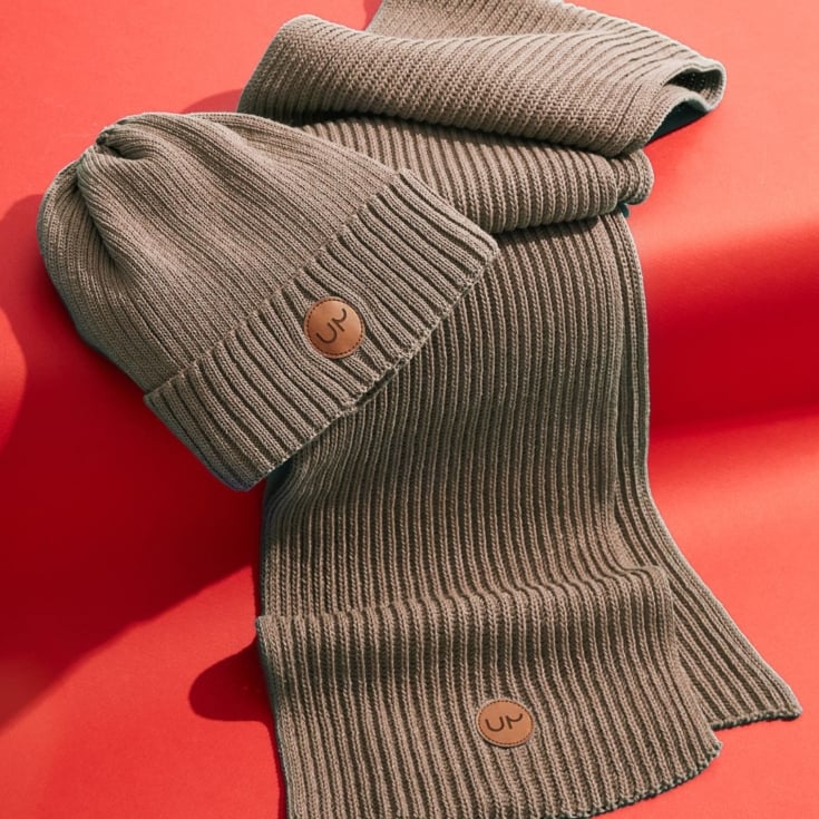 Christmas gifts for employees: hat and winter scarf with company logo