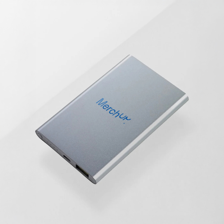 Odzież firmowa jako wizytówka marki, powerbank z logo